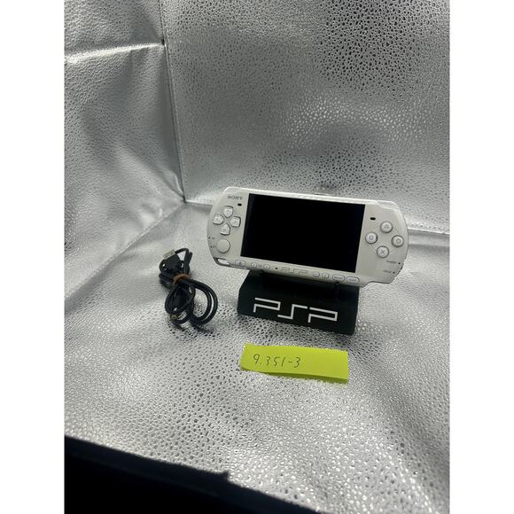 psp 3000 white w/accessories - Picture 1 of 11
